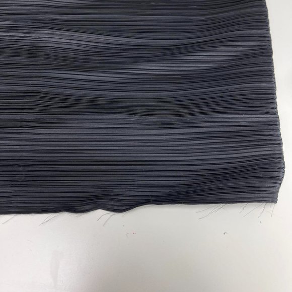 Black Lanvin zippered skirt U.S. size 8 size 40 raw edges - Picture 6 of 7